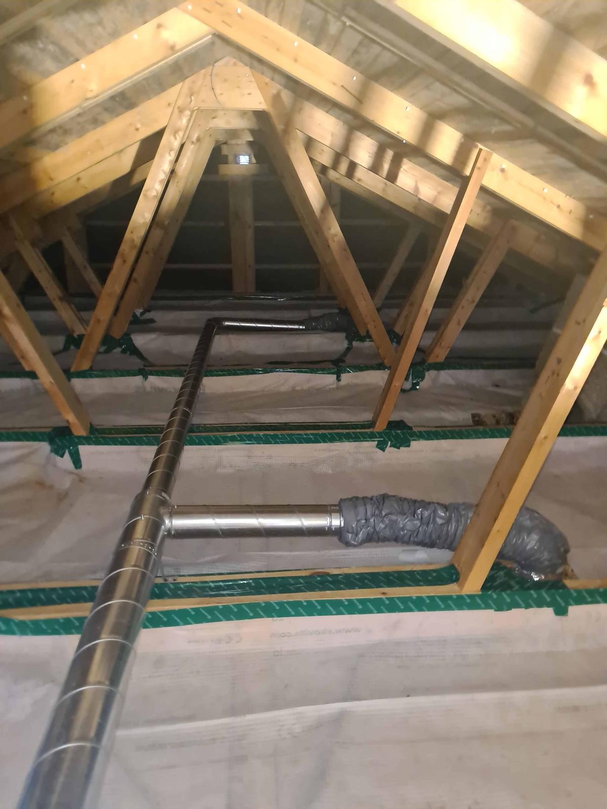 Färdiginstallation av kanalsystem på vind